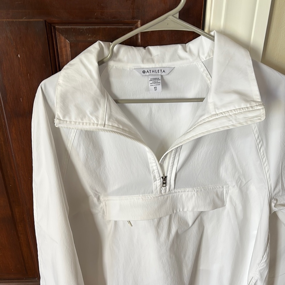 Athleta White Pullover Jacket (Pleated and the back)